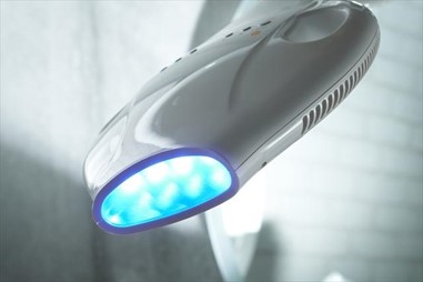 歯のオフィスホワイトニング照射機